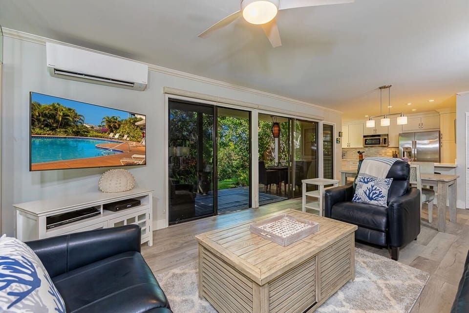 Condo, 2 Bedrooms | Living area | Smart TV