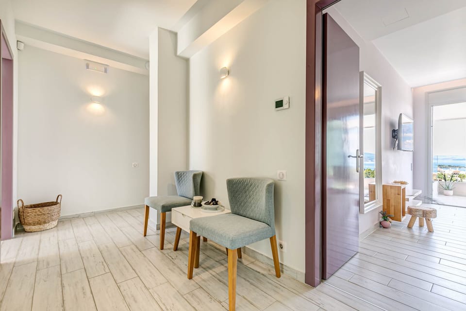 Deluxe Villa | 4 bedrooms, premium bedding, in-room safe, desk