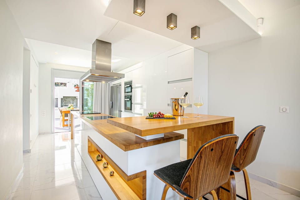 Deluxe Villa | Private kitchen | Espresso maker, coffee/tea maker, electric kettle, paper towels