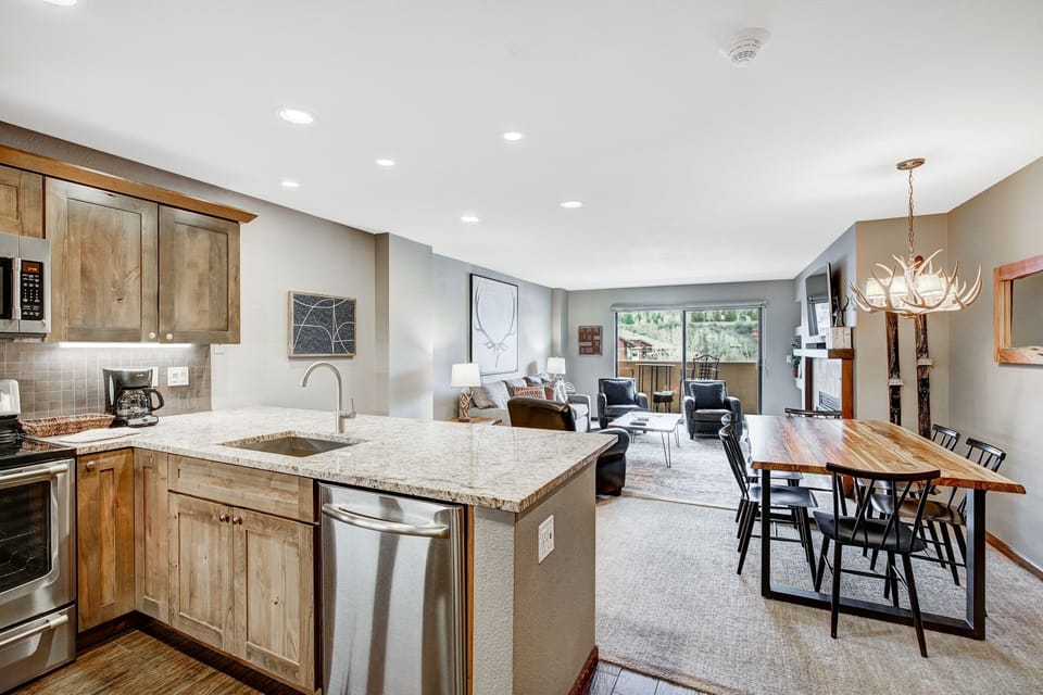 Condo, 2 Bedrooms | Private kitchen | Fridge, oven, coffee/tea maker, electric kettle