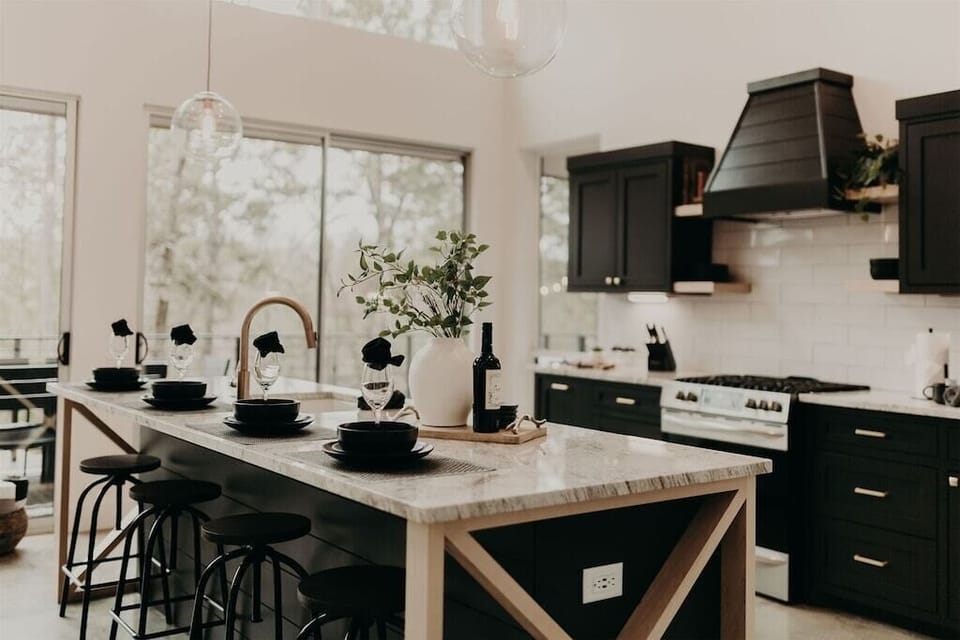 Kitchen: Modern elegance awaits with stunning views and a stylish island for perfect meals!