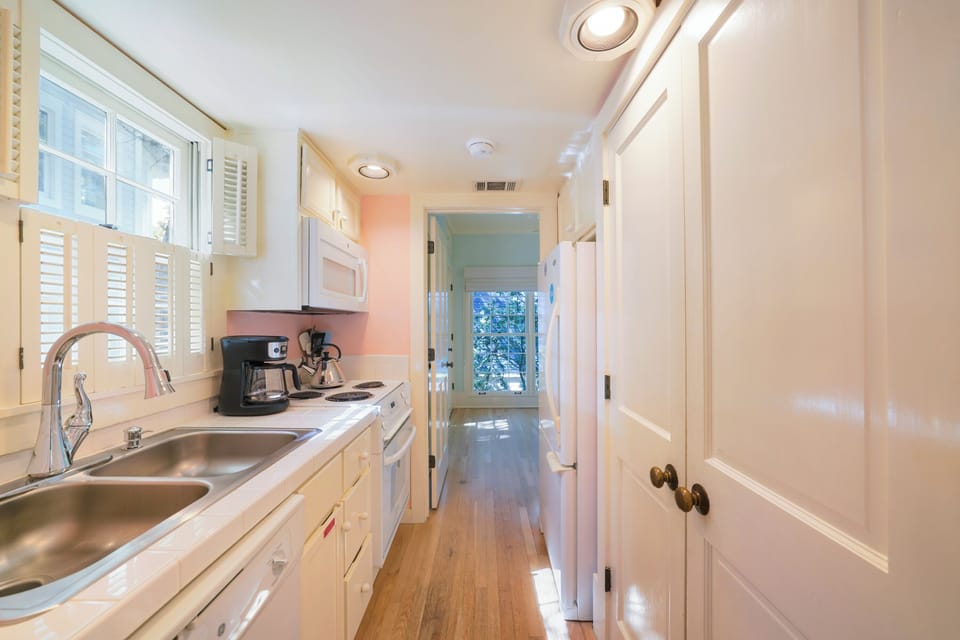 HALL TO KING ROOM OFF OF KITCHEN