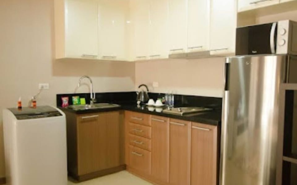 Luxury Apartment, 1 King Bed, City View, Tower | Private kitchen | Fridge, microwave, stovetop, dishwasher