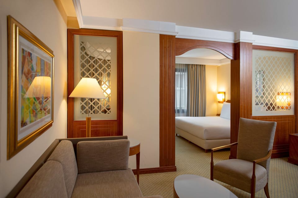 Suite, 1 Bedroom (Lounge Access) | Minibar, in-room safe, desk, laptop workspace