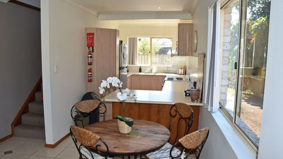 Kitchen and dining area.