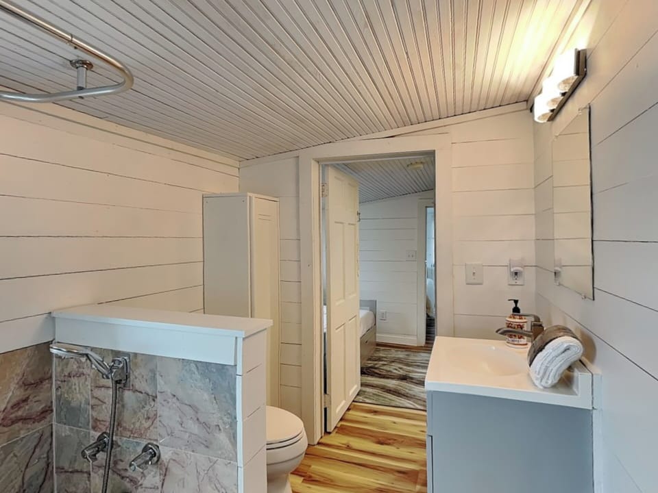 Second Bathroom - Shower/Tub Combo