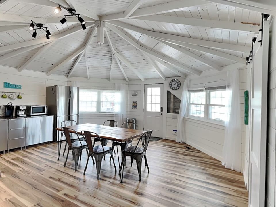 Dining Table - Seating for 6