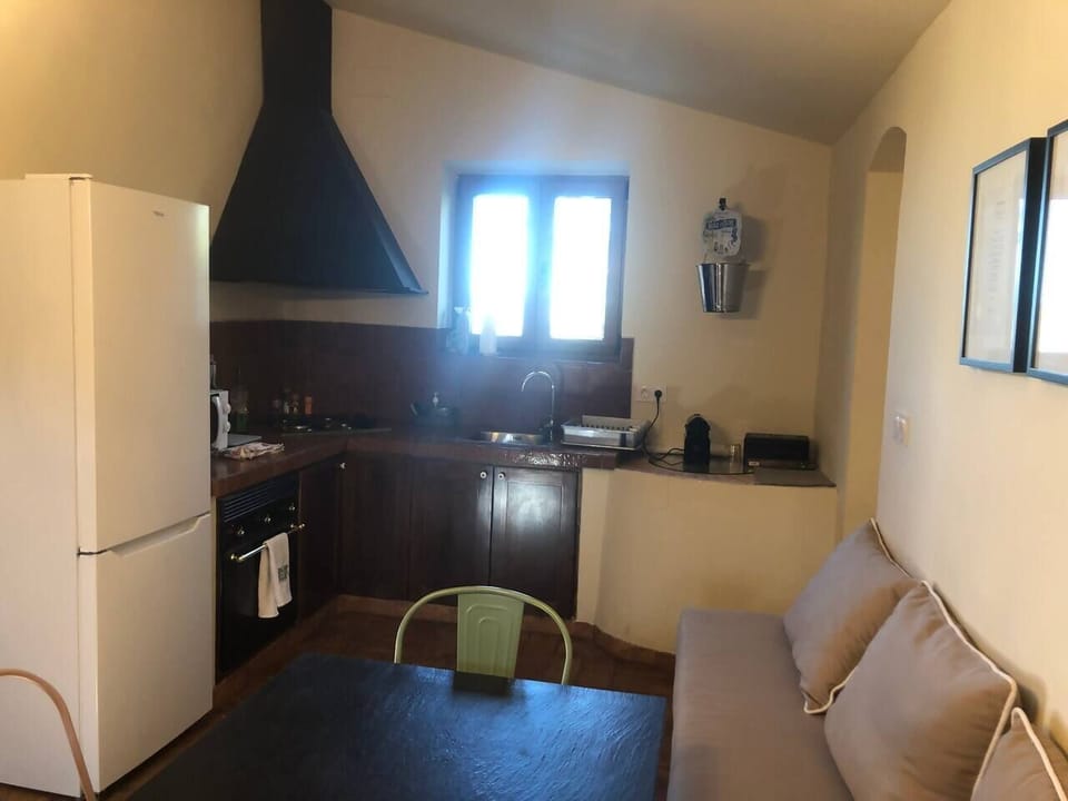 Kitchen or kitchenette,Dining area