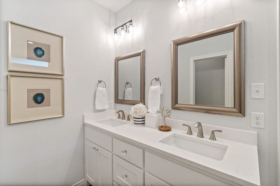 The Benjamin I-Bedroom1 Ensuite Bathroom
