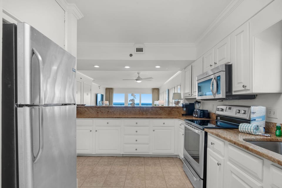 Full kitchen
