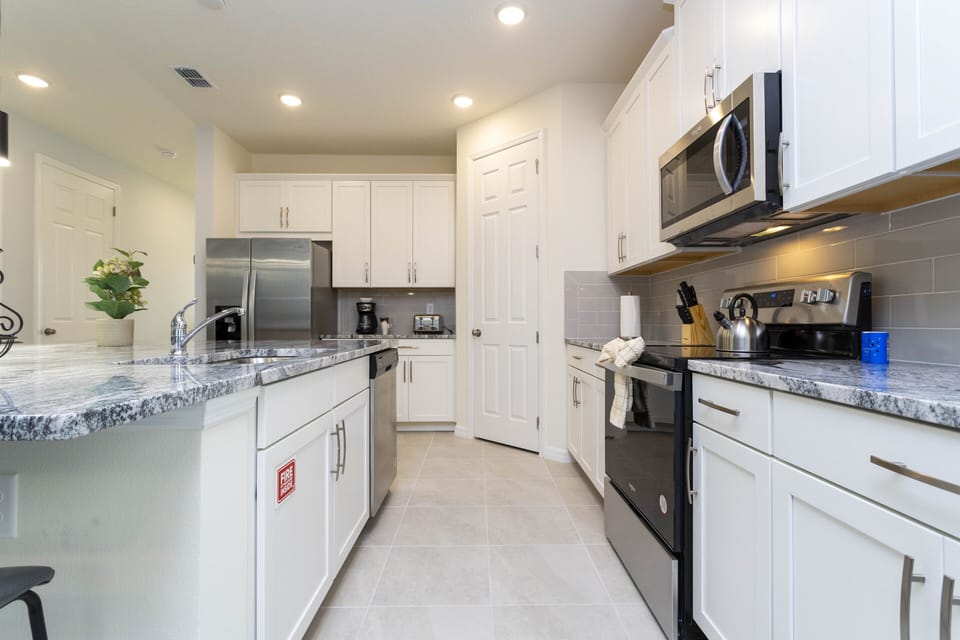 Full kitchen