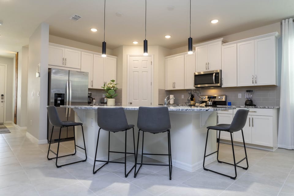 Full kitchen