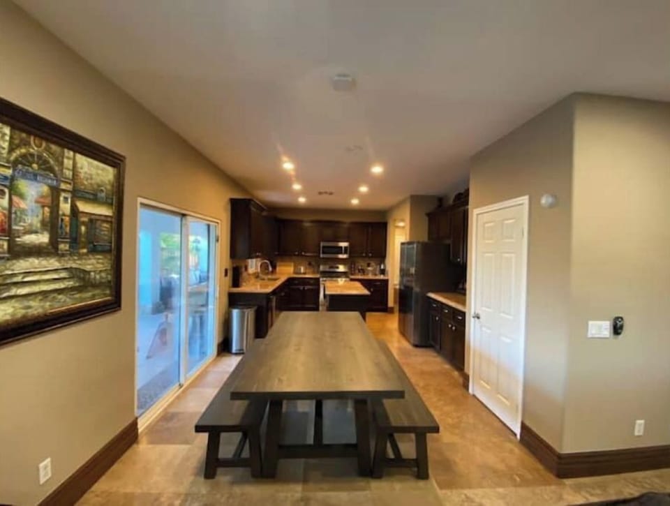 Kitchen Eating Area