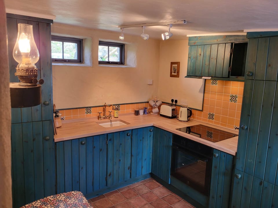 Integrated hand-crafted kitchen