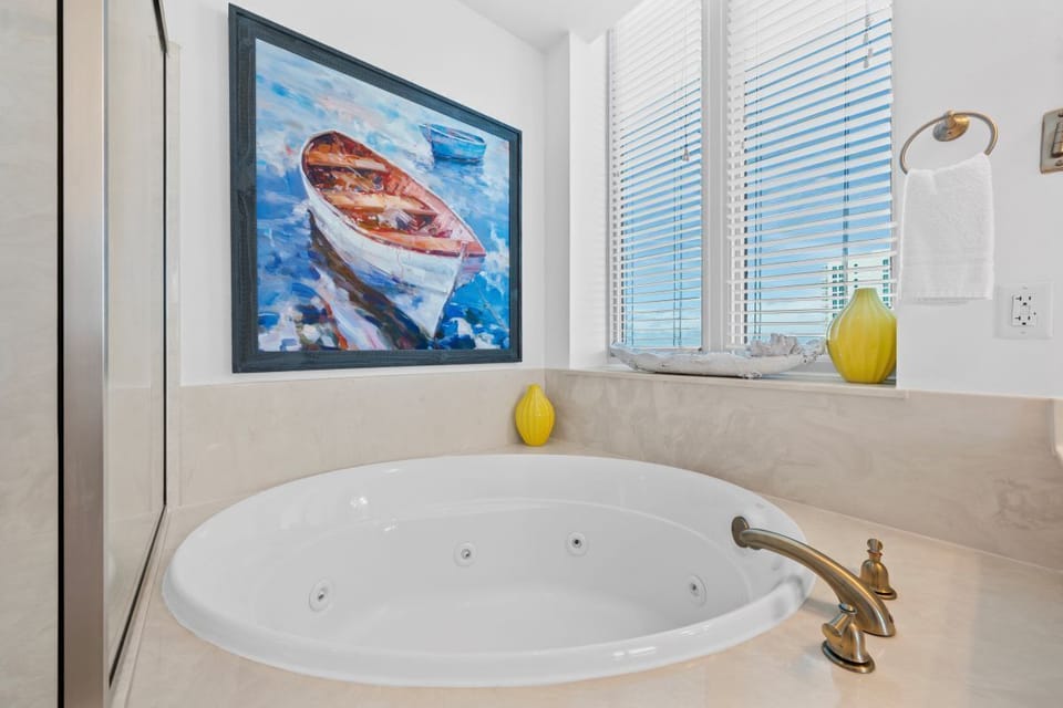 Lagoon Tower 902 Primary Bath with Jetted Soaking Tub
