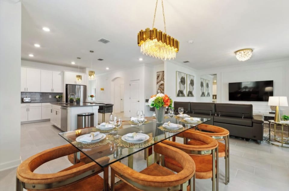 Family House, Multiple Bedrooms, Private Pool | Dining room