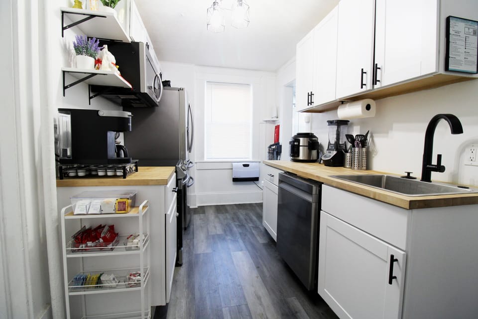 Stainless steel appliances. High speed internet (300+MB)