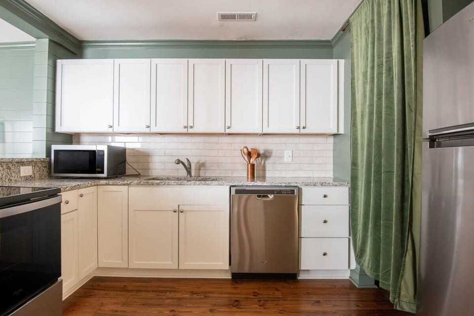 Fully stocked kitchen with Washer/Dryer