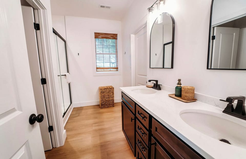 Master En-suite Bathroom 