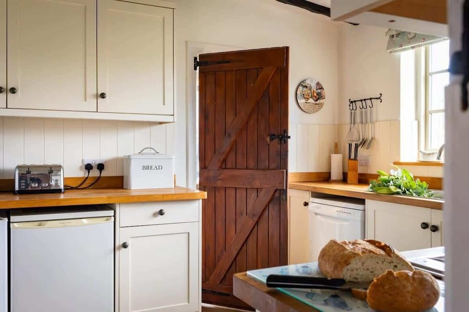 Vista-Retreats-Yew-Tree-Cottage-and-Shepherds-Hut-BI3A3177-Enhanced-NR-WebRes