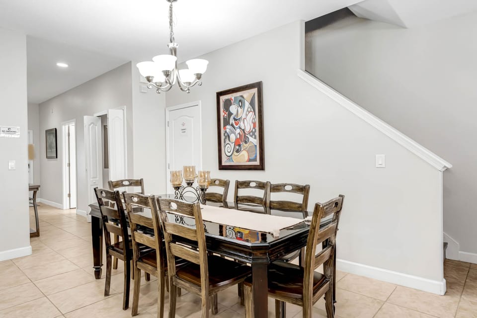 Spacious Dining area