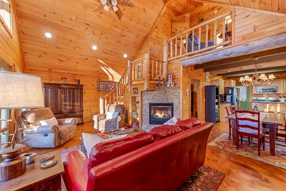 Giant vaulted ceiling on main level