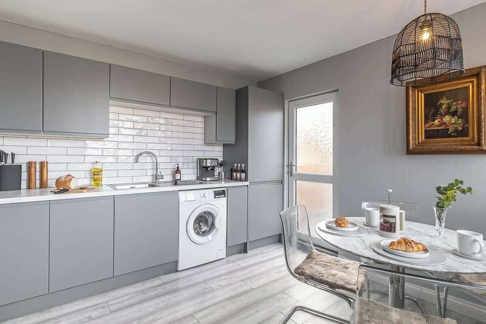 Kitchen- Has everything you will need all integrated appliances and a cosy seating area to socialise while cooking.