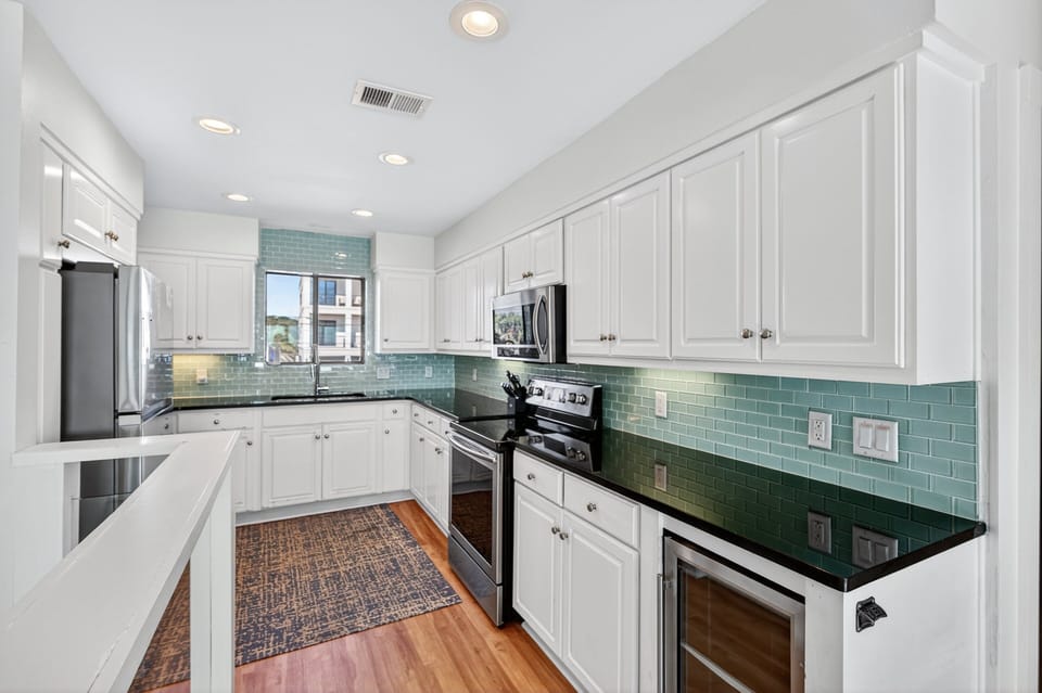 Bogey's Beach House - Miramar Beach - Kitchen