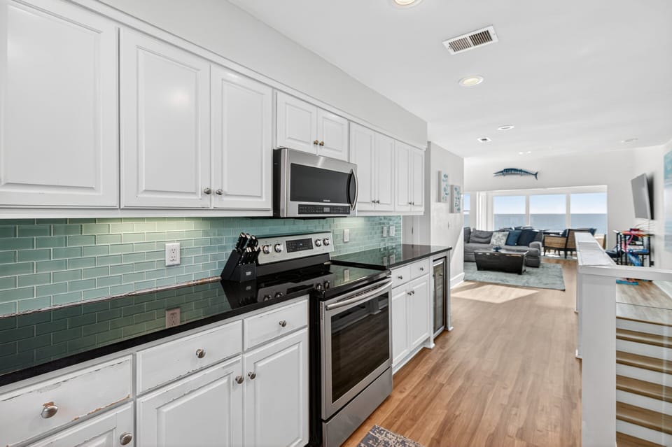 Bogey's Beach House - Miramar Beach - Kitchen