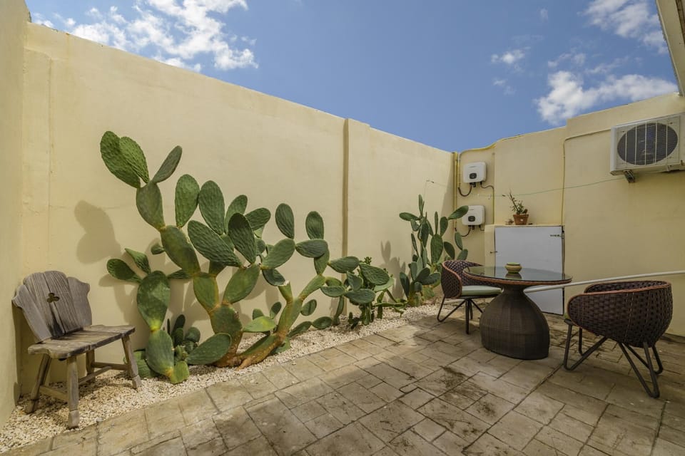 Outdoor space with seating to enjoy the beautiful weather of Aruba.