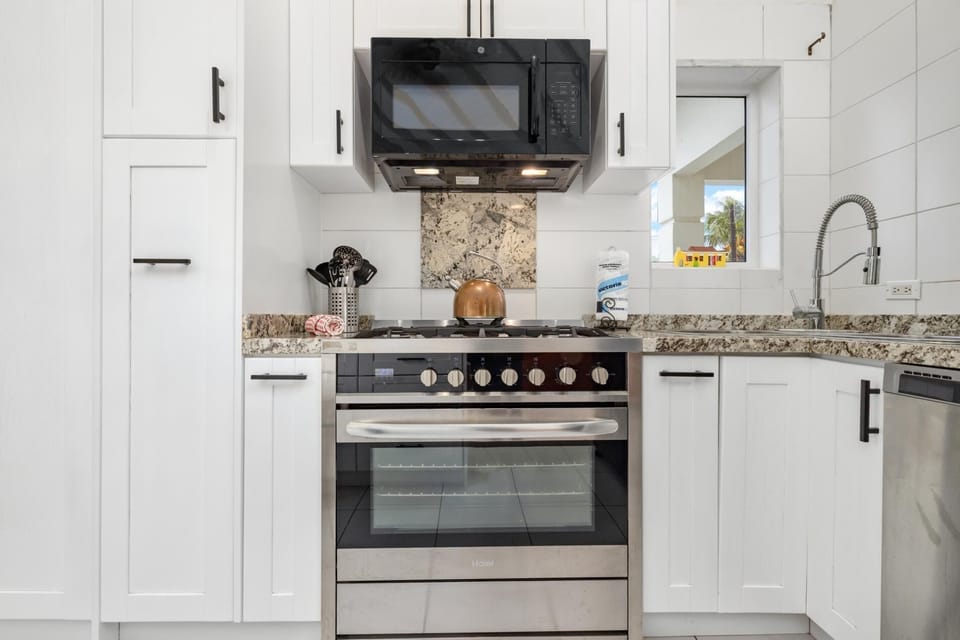 Palm Beach 2-bed with your own private pool! (9294)