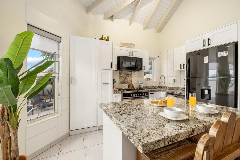 Palm Beach 2-bed with your own private pool! (9290)