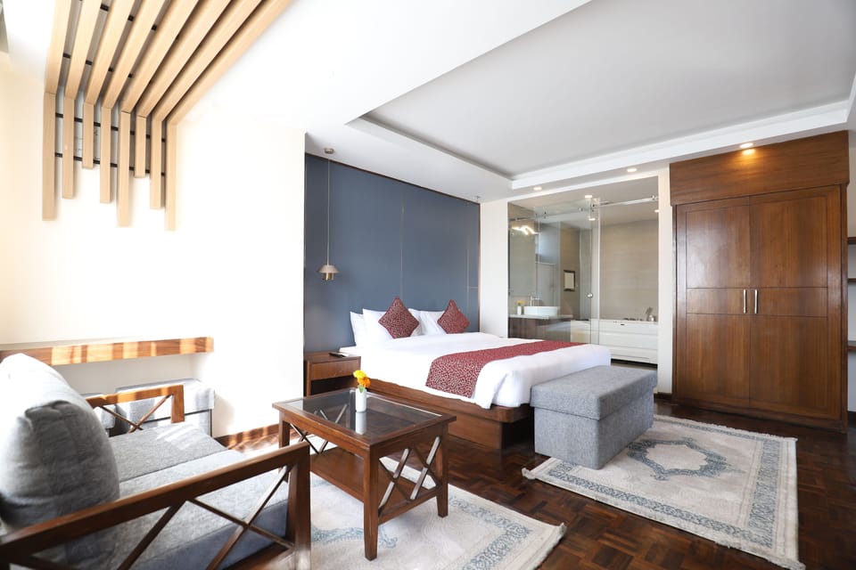 Business Studio Suite | Egyptian cotton sheets, premium bedding, Select Comfort beds, desk