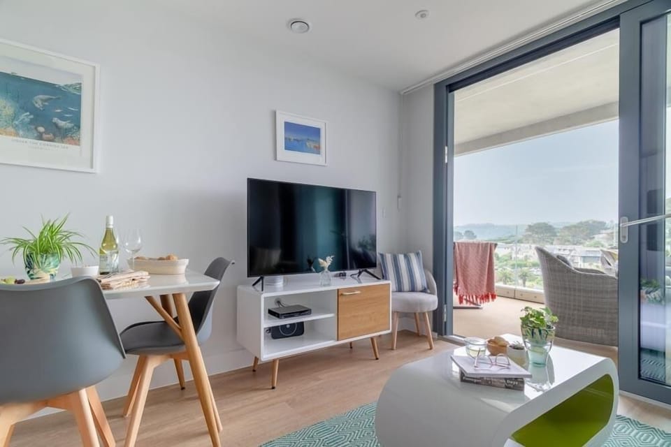 Living space at Starboard, The Liner, Falmouth, self catering, Cornwall.