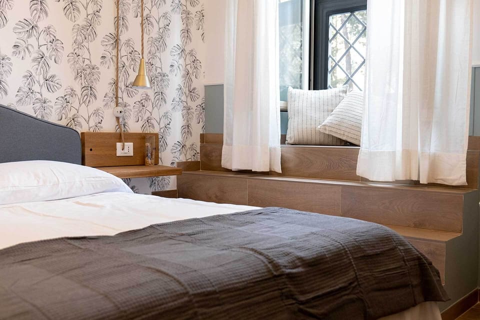 Standard Room | Down comforters, in-room safe, desk, laptop workspace