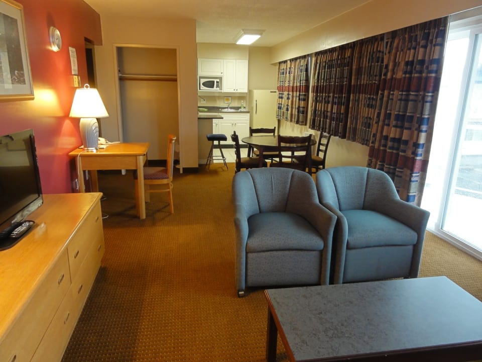Superior Suite, 2 Bedrooms, Ground Floor | Living area | TV