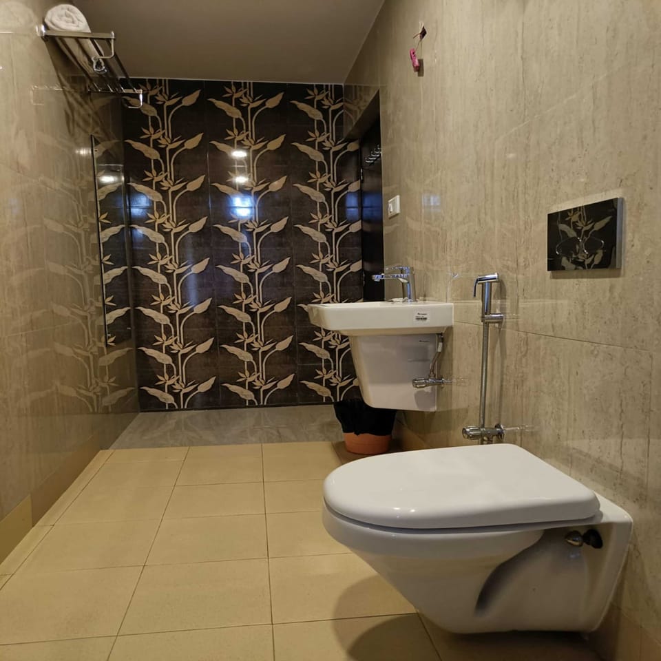 Deluxe Double Room | Bathroom
