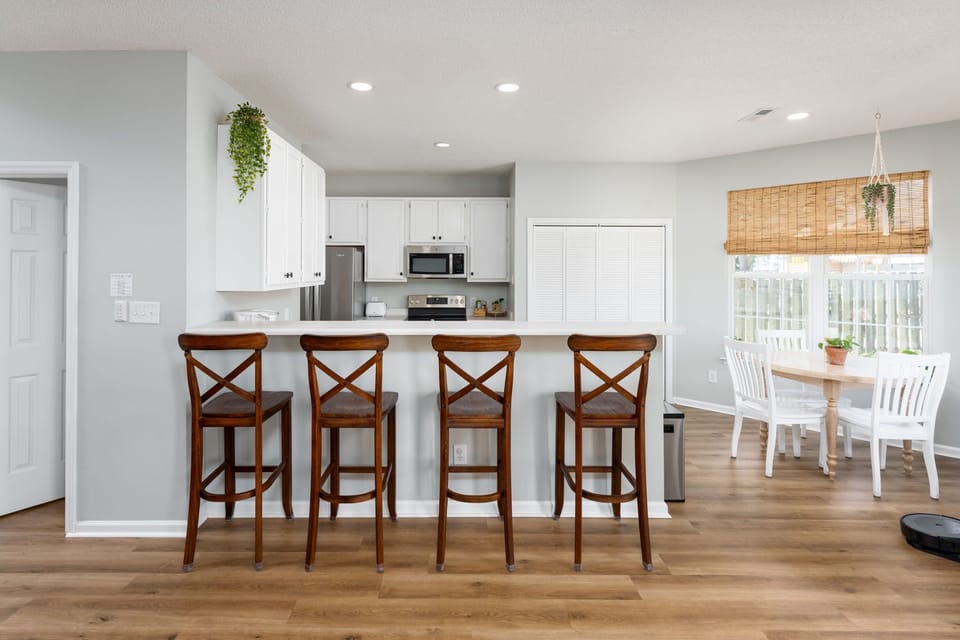 The kitchen is open concept to the living room, perfect for socializing!