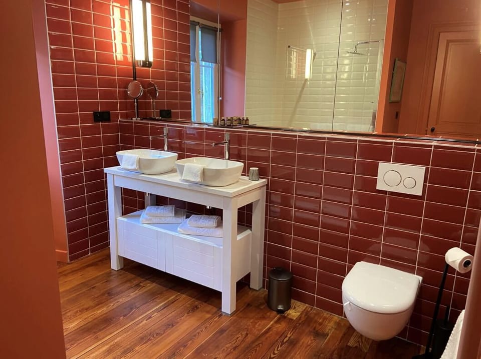 Classic Room, Garden View | Bathroom | Bathrobes, slippers