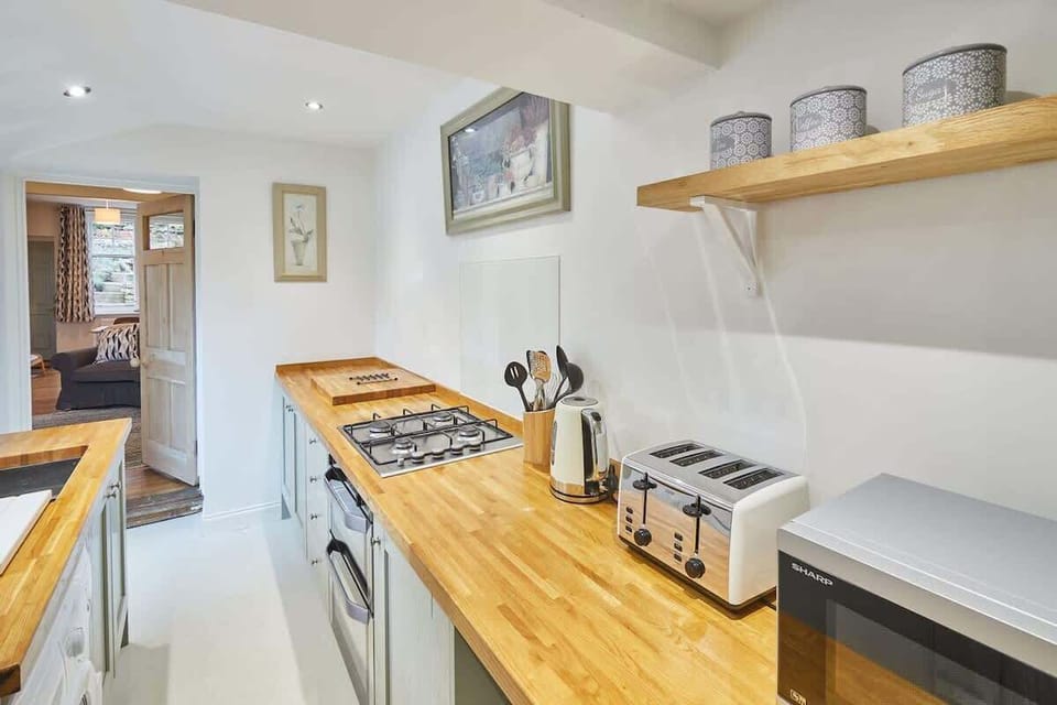 1 Coastguard Cottages, Scarborough - Host & Stay