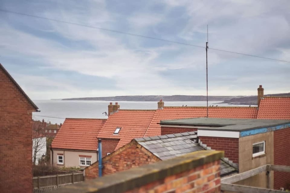 1 Coastguard Cottages, Scarborough - Host & Stay