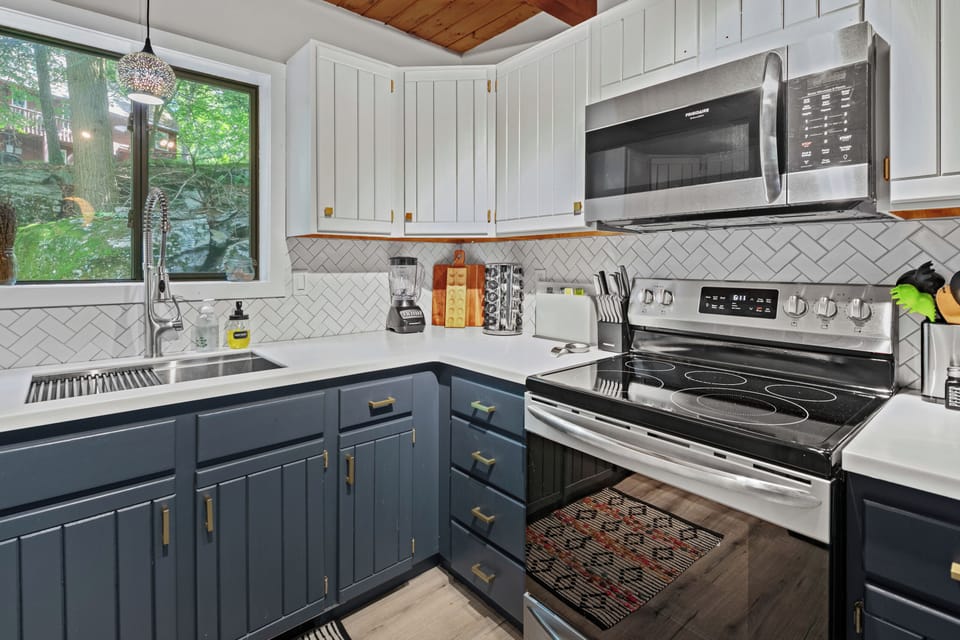 Renovated kitchen with everything you need!