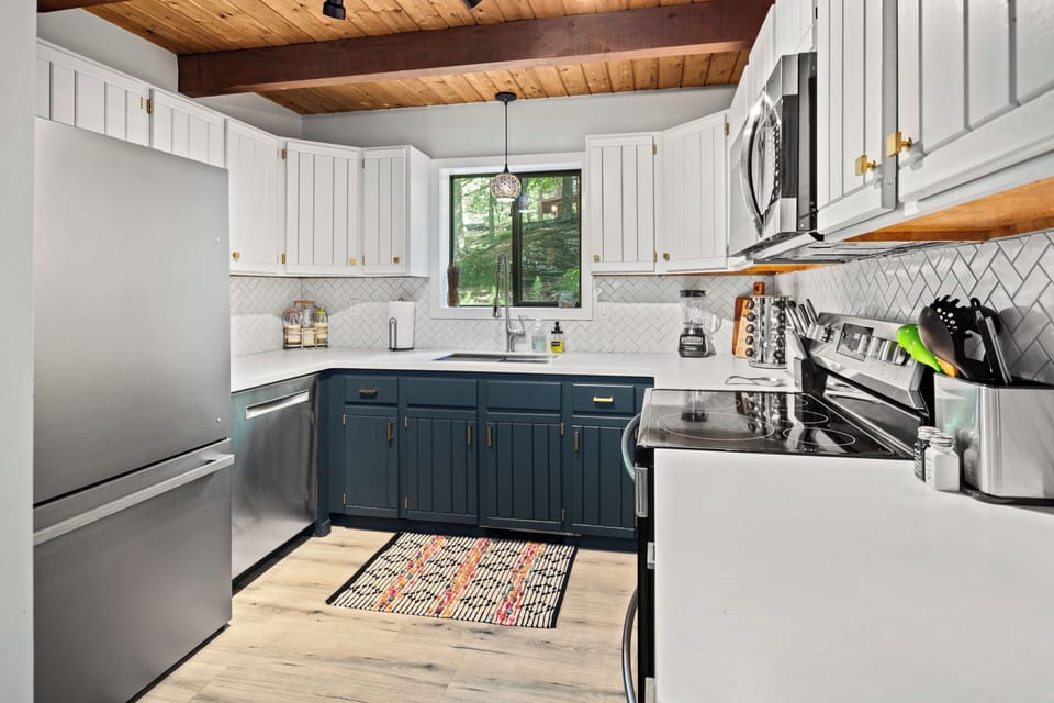Renovated kitchen with everything you need!