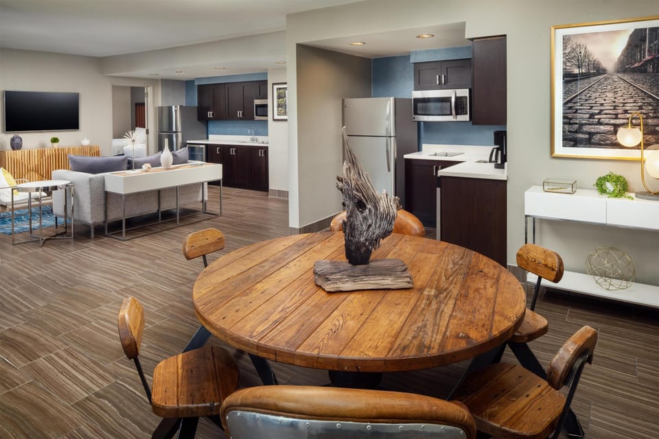 Suite, Multiple Beds, Balcony, River View (2 Rooms/2 Bathrooms) | Private kitchen | Coffee/tea maker, fridge, microwave, cookware/dishes/utensils
