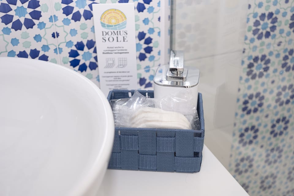 Deluxe Double Room | Bathroom | Shower, rainfall showerhead, free toiletries, hair dryer