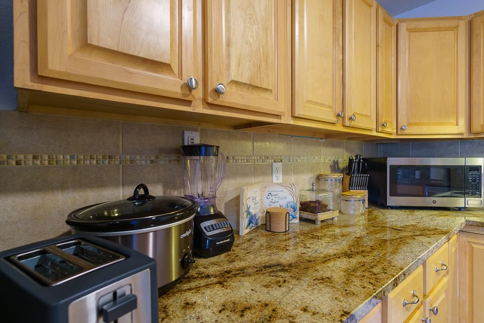 microwave, blender, slowcooker, toaster & airfryer are kitchen items you can use