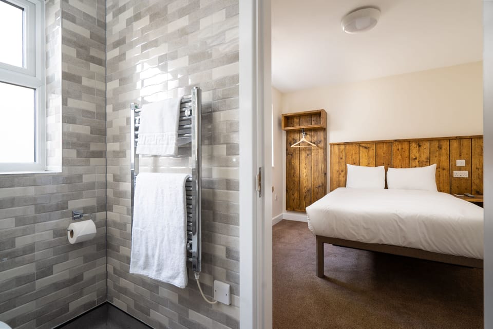 Classic Double Room | Blackout drapes, iron/ironing board, free WiFi