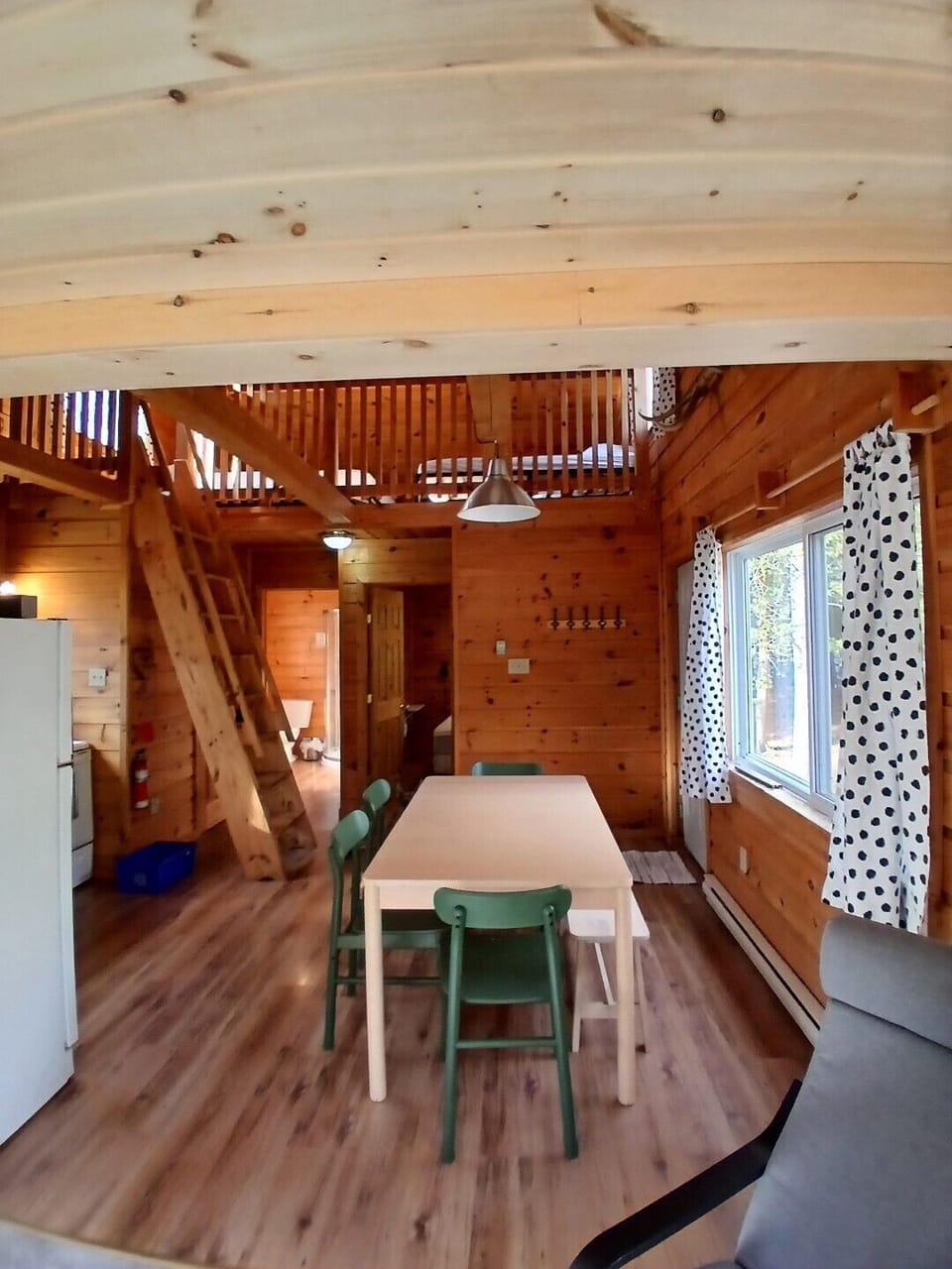 Kitchen dining area - seating for 6