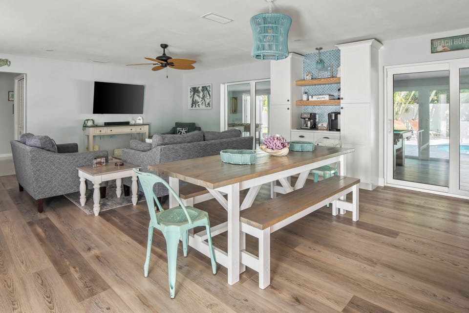 Dining table that seats 10