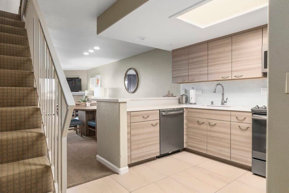 Kitchen to Dining Room 